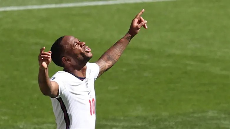 סטרלינג. כבש את השער היחיד ועשה היסטוריה