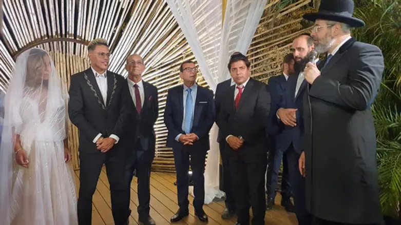 סטטיק מתחתן