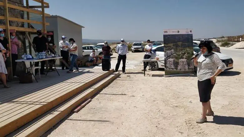 עליזה בלוך בנווה שמיר