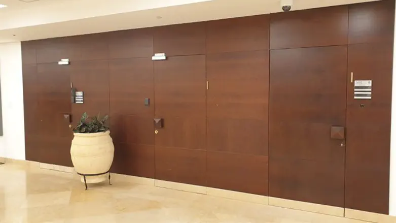 כולם רוצים להיות כאן