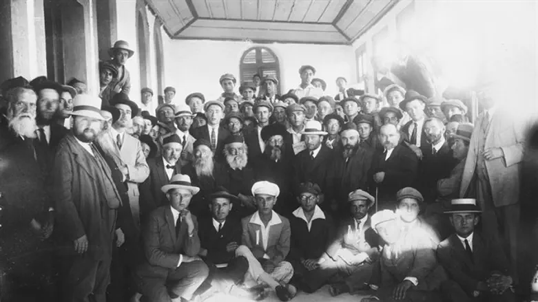 ביקור הרב אברהם יצחק הכהן קוק זצ"ל