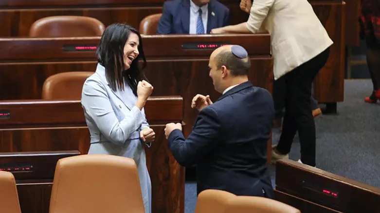 Нафтали Беннет и Ширли Пинто