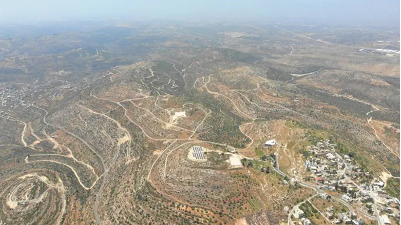שטחים שרושתו בכבישים ומבנים מערבית לאריאל