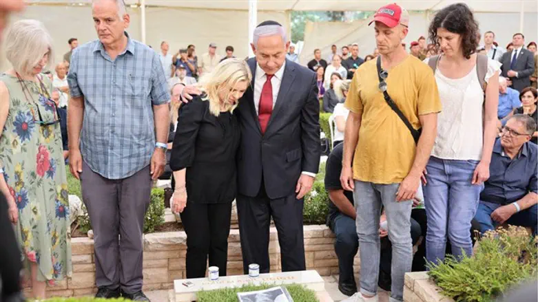 משפחת נתניהו באזכרה ליוני
