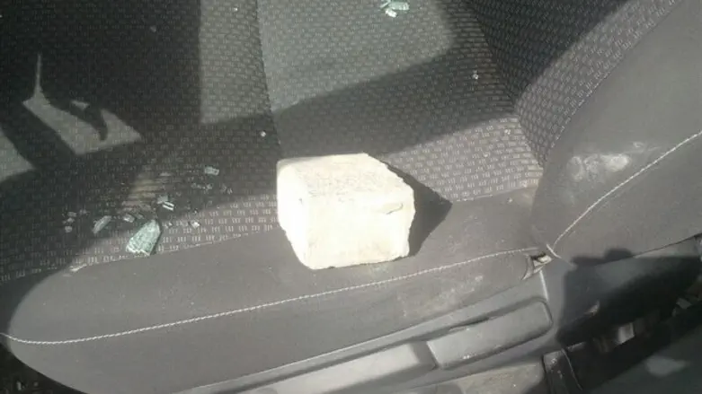 Машина после нападение (иллюстрация)