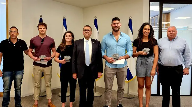 הספורטאים עם ראש עיריית ירושלים