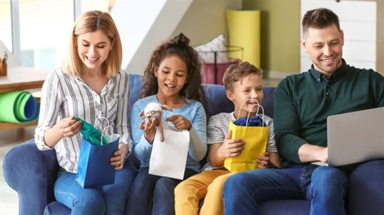 רכישת צעצועים באינטרנט