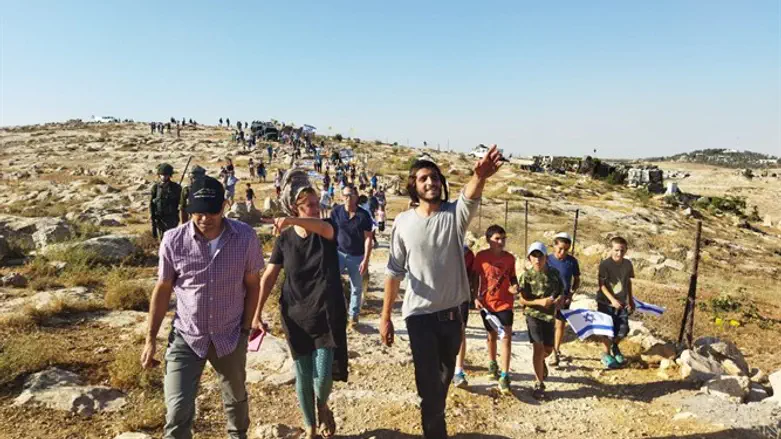 משתתפי הצעדות