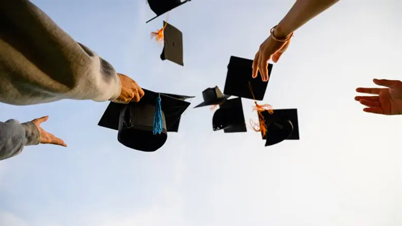 סיום תואר. אקדמיה,