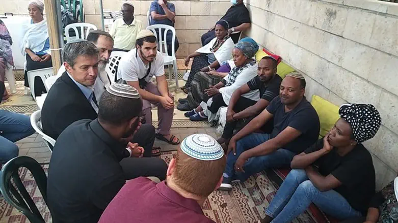 MK Hendel at the Bisset family home
