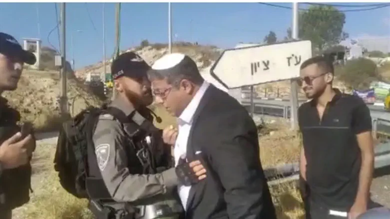 Итамар Бен-Гвир входит на территорию Оз-Циона