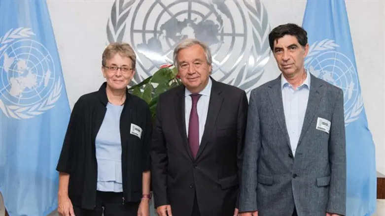 שמחה ולאה גולדין עם מזכ"ל האו"ם