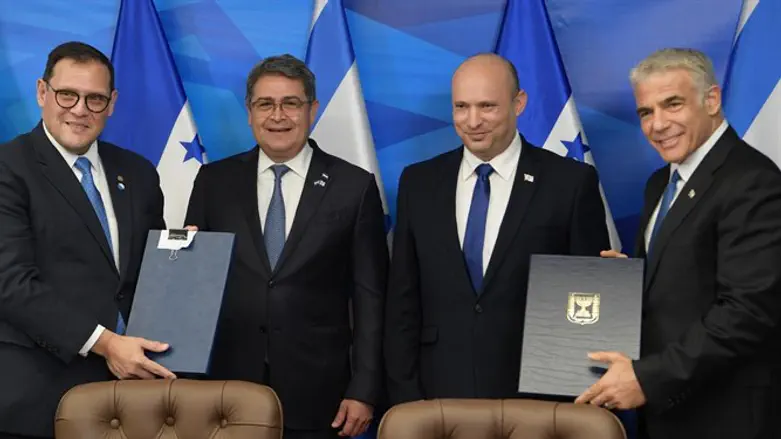 בנט: חמאס בוחר להשקיע בטרור