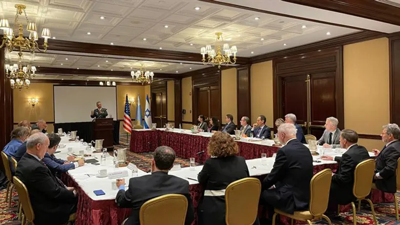 אביב כוכבי בפגישה עם בכירים ממכוני המחקר