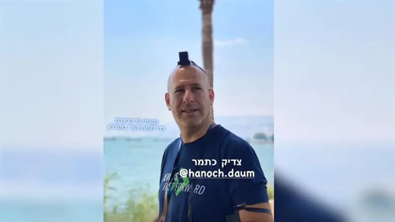 חנוך דאום עטור בתפילין