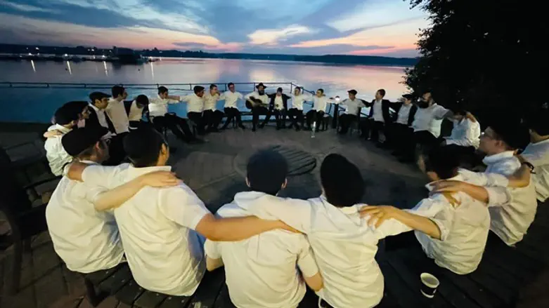 גדות נהר ליד מעטישי