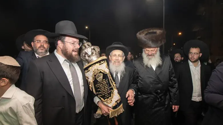 הכנסת ספר תורה בנוף הגליל