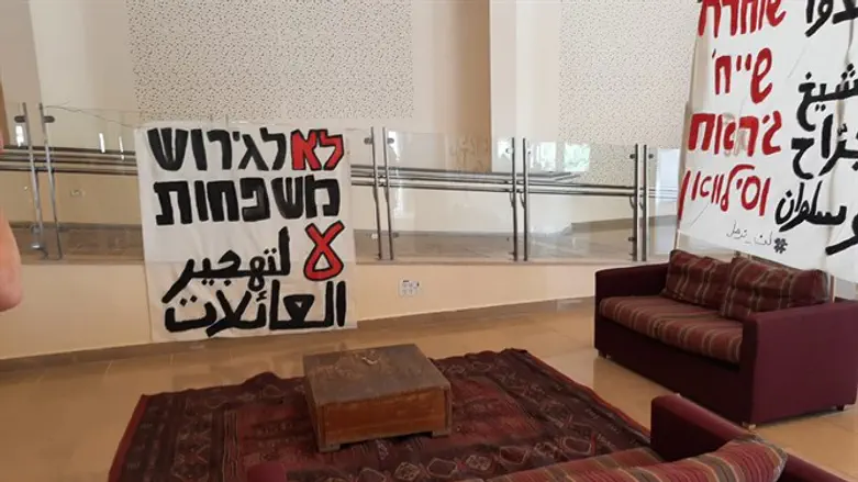 מיצג הסלון בקמפוס