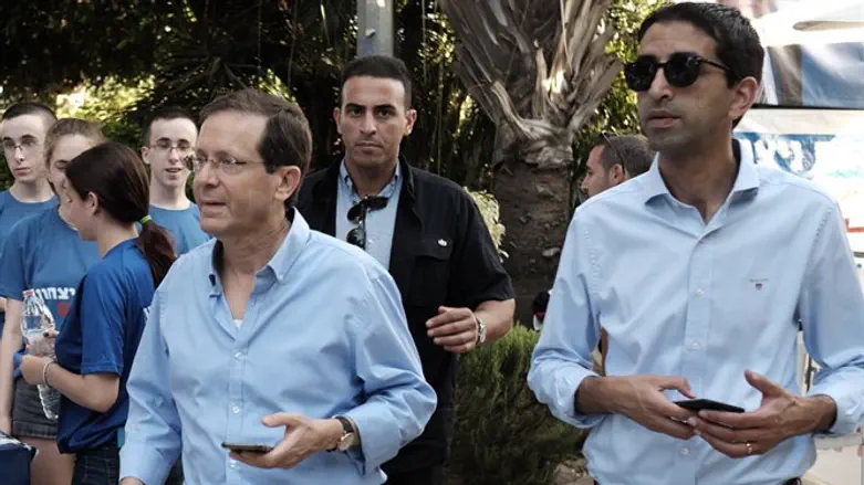 אייל שוויקי ויצחק הרצוג