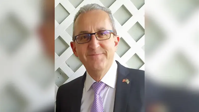 צבי אבינר ופני