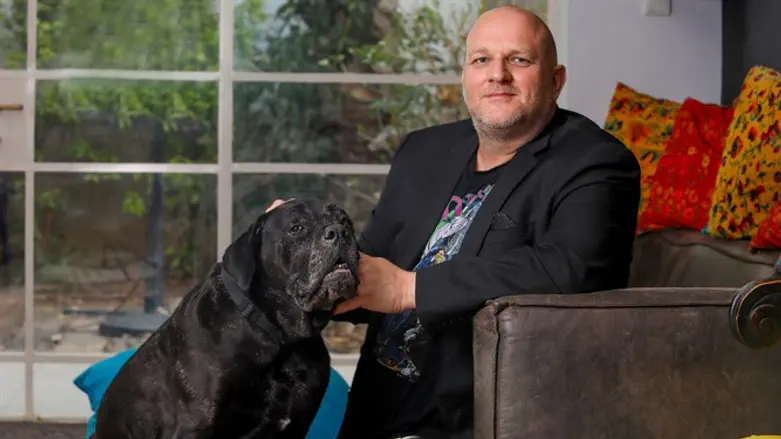 "אני פשוט אוהב אנשים, זה תמיד מרתק אותי". תמיר ליאון