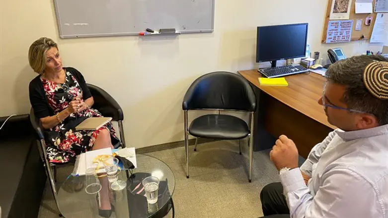 ח"כ סופר עם לימור לוריא