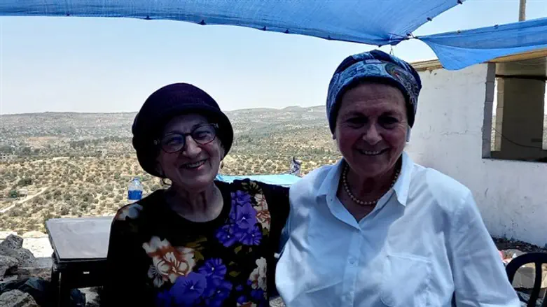 דניאלה ויס והרבנית אסתר ליאור