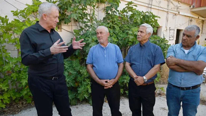 שר הביטחון בני גנץ עם אנשי צד"ל לשעבר