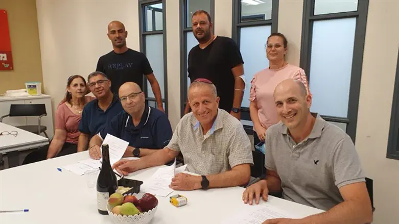 חתימת ההסכם 