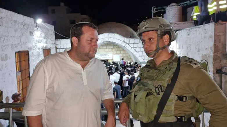 יוסי דגן עם מח"ט השומרון רועי צוויג