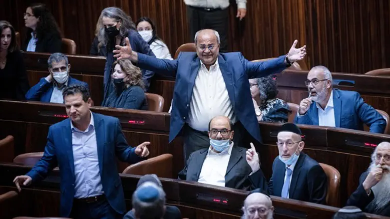 חגיגות באופוזיציה לאחר הפלת חוק האזרחות