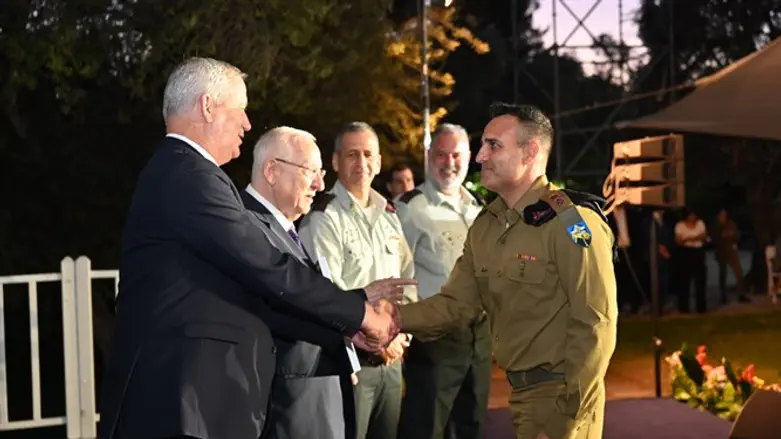 השר גנץ והנשיא בטקס