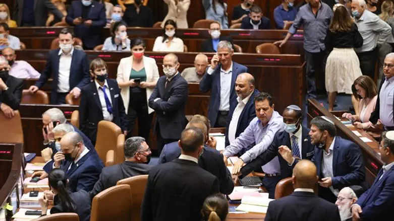 האופוזיציה זועמת אחרי ההצבעה