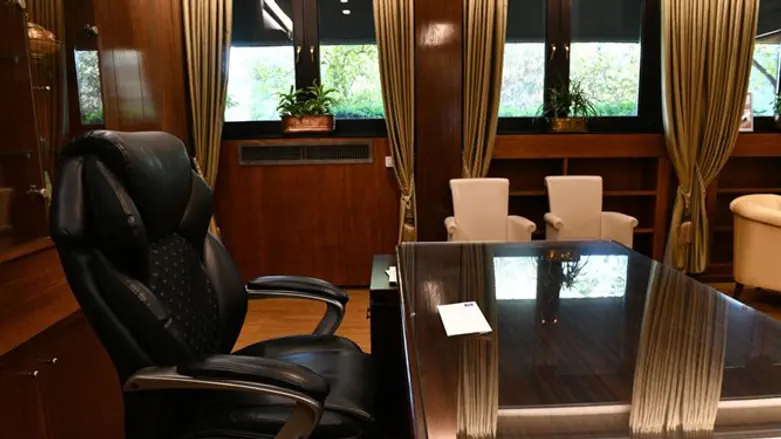 המכתב מחכה להרצוג על השולחן