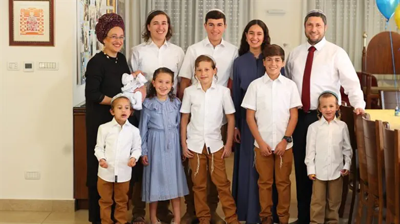 בנימין ובת שבע שהם וילדיהם