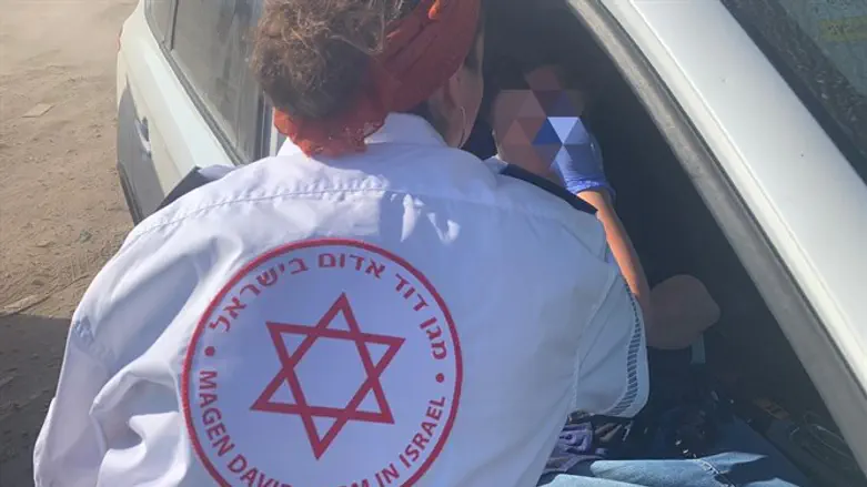הפצועה מקבלת טיפול רפואי