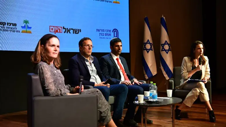 Участники дискуссии на VII конференции Катифа