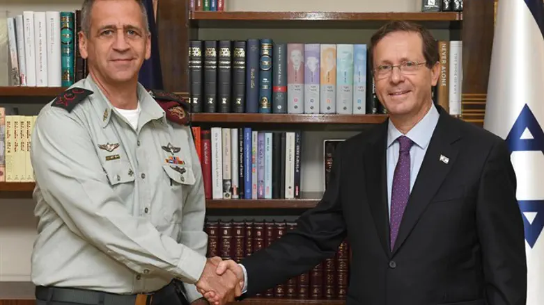 הרצוג וכוכבי. סדרת הספרים מציצה משמאל