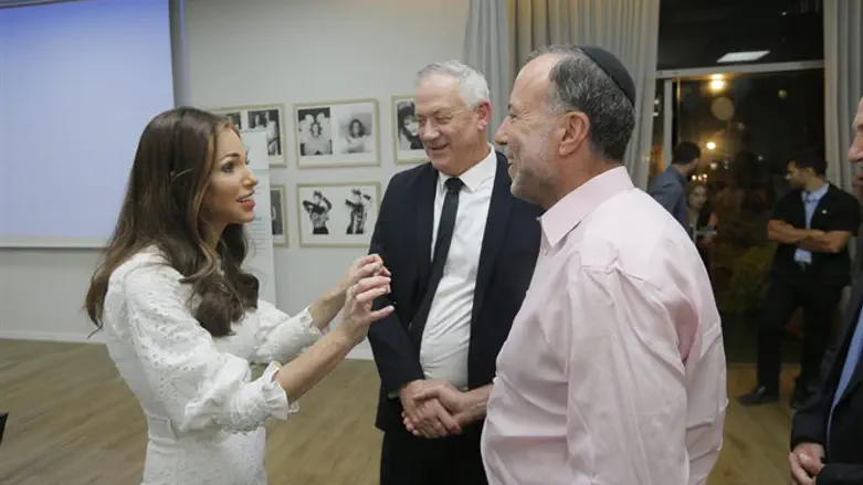 מימין: דוד הגר, בני גנץ ועומר ינקלביץ'