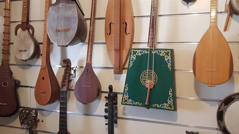 כלי הנגינה של אהרן