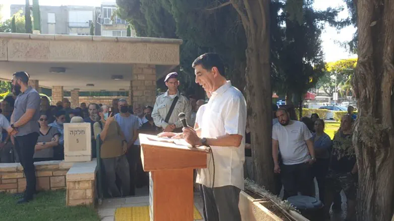 Simcha Goldin at memorial for his son