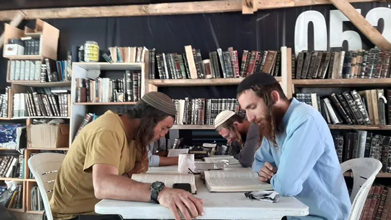 "אנשים הגיעו ופשוט נדבקו למקום, לעשייה, לדבקות במטרה". לימוד בישיבת חומש