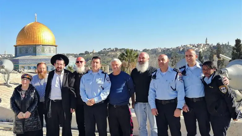 מפקדי הר הבית עם נציגי העולים