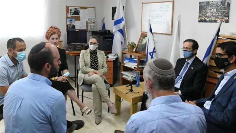 Президент Герцог с супругой в Лоде