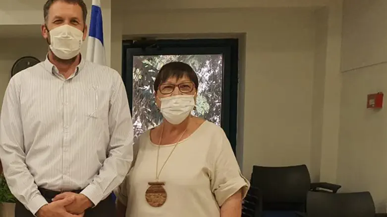 השר מתן כהנא עם חיה קליגר