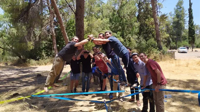 קומונרים בתנועת אריאל