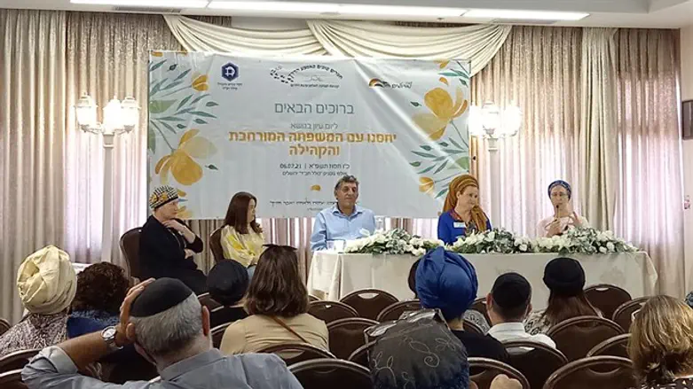 מפגש האלמנים והאלמנות