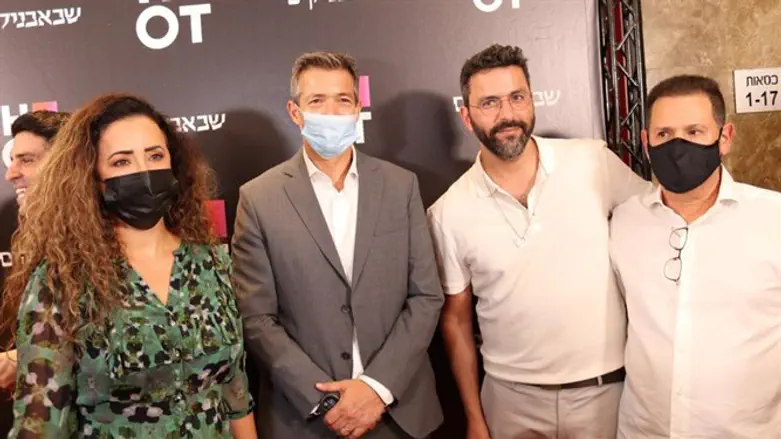 יועז הנדל בפרמיירת שבאבניקים