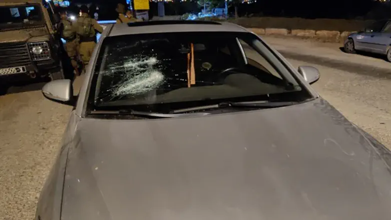 רכבו של הרב לבנון לאחר שהותקף