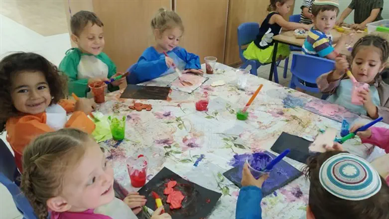 מאמינים שהמעון הוא בית החינוך הראשון לילדים